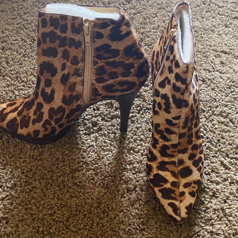 UNWORN Steve Madden Leopard Ankle Boot Heels